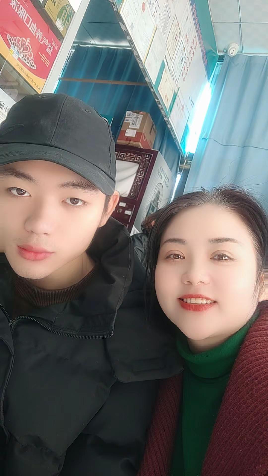 别人都说离婚带儿子的女人没人要，笑话，但凡离婚带儿子的女人也不是什么男人都看得上