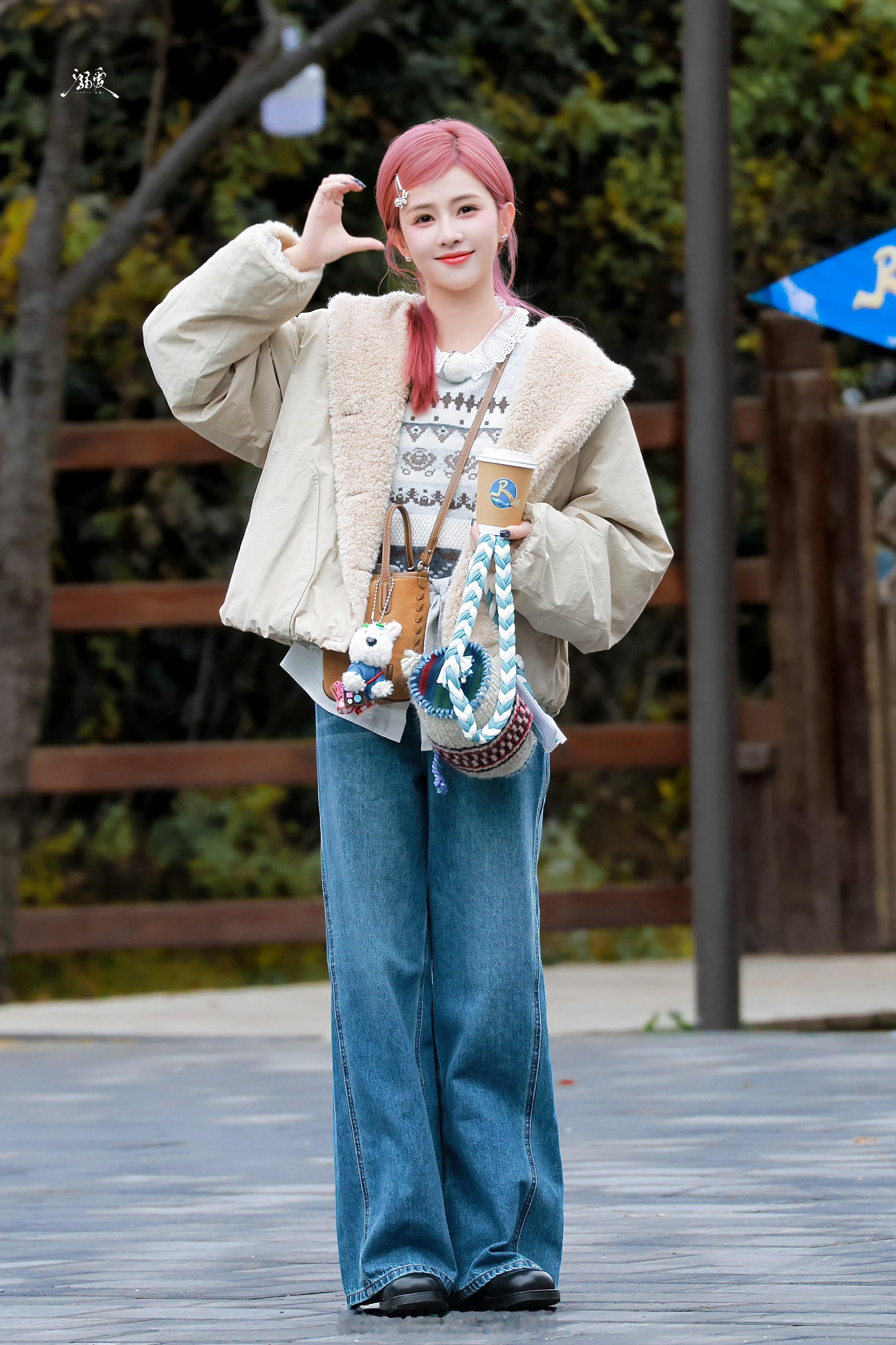 白鹿这身穿搭越看越可爱​​​