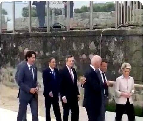 马克龙当着镜头的面，开始点名2026年G7峰会的贵客。印度，请。韩国，请。巴西，