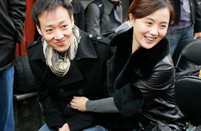 2006年，朱媛媛辛柏青刚结婚。一次聚餐，辛柏青喝红了脸，搂住老同学李乃文直嚷：