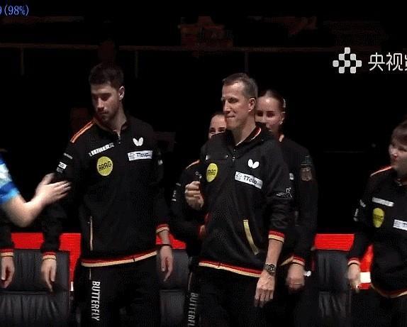 谁懂啊！王楚钦这波真是把外协圈的“夸夸机”都激活了！现在网上全在刷这事儿，有