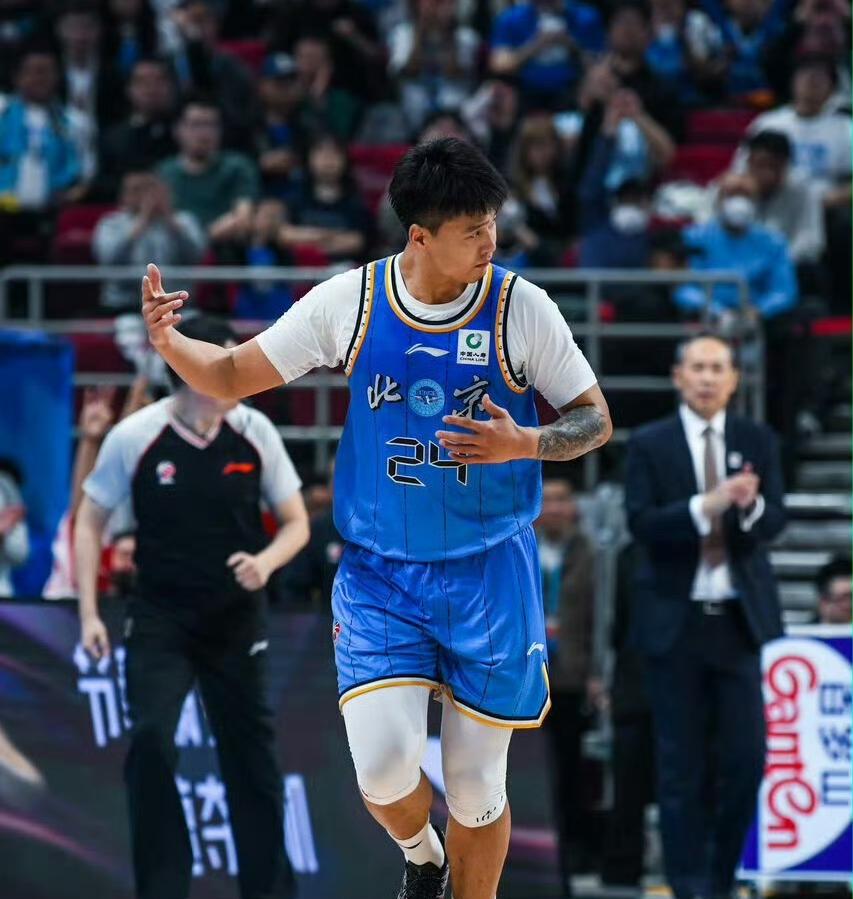 太刺激了，北京96-93逆转广东，这3位球员是赢球的最大功臣！1. 赵睿：