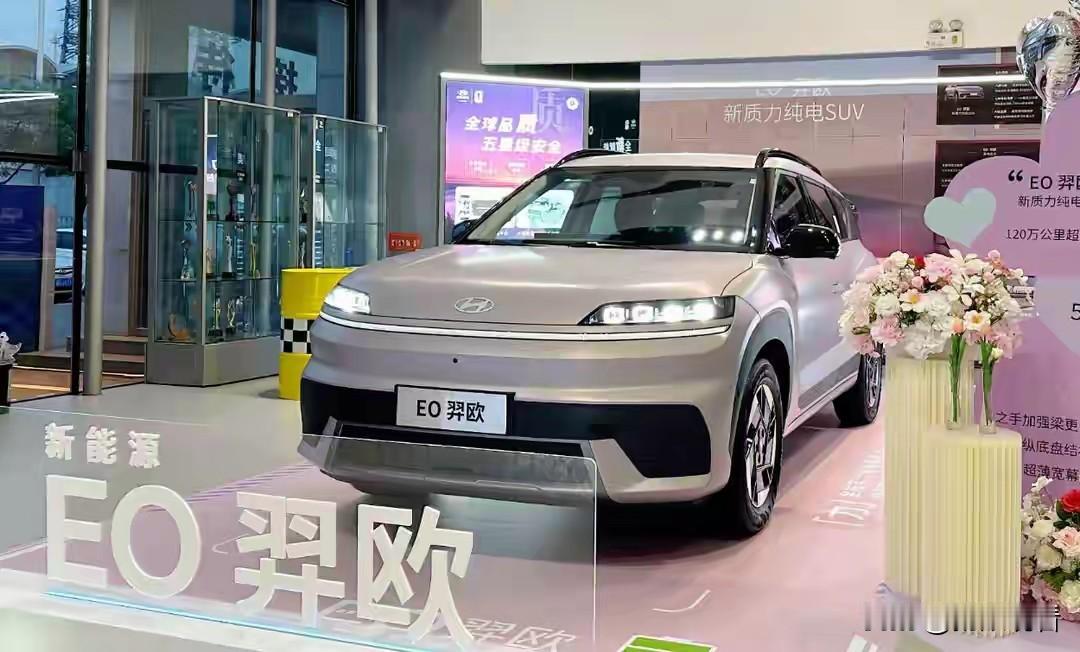 合资车的“安全感天花板”!北京现代EO羿欧这波操作太秀了。大家选家庭用车最