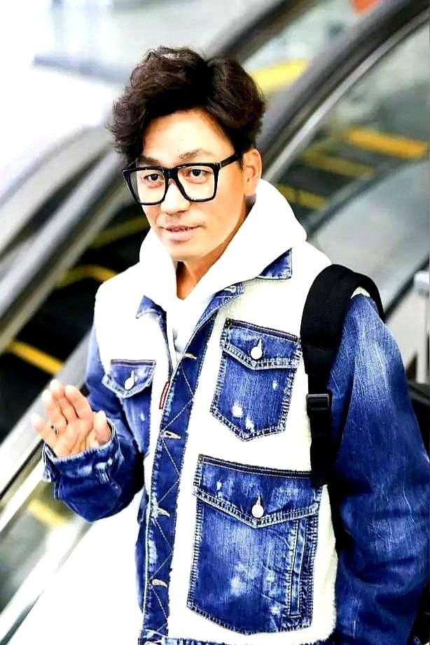 导演康洪雷一句话，就把王宝强“扔”进了部队。“你身上没有兵味儿！”就因为这，