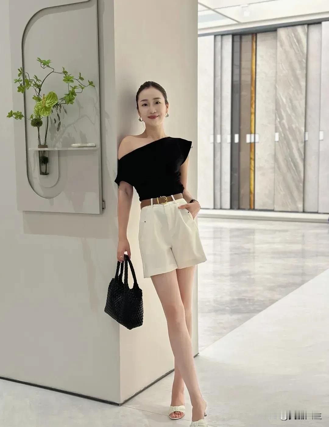 阳光穿透云层，照亮了心底的每一个角落