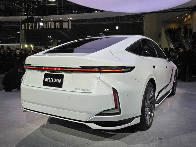 日本改装厂商MODELLISTA为拯救全新一代雷克萨斯ES的灾难颜值，而进行了一
