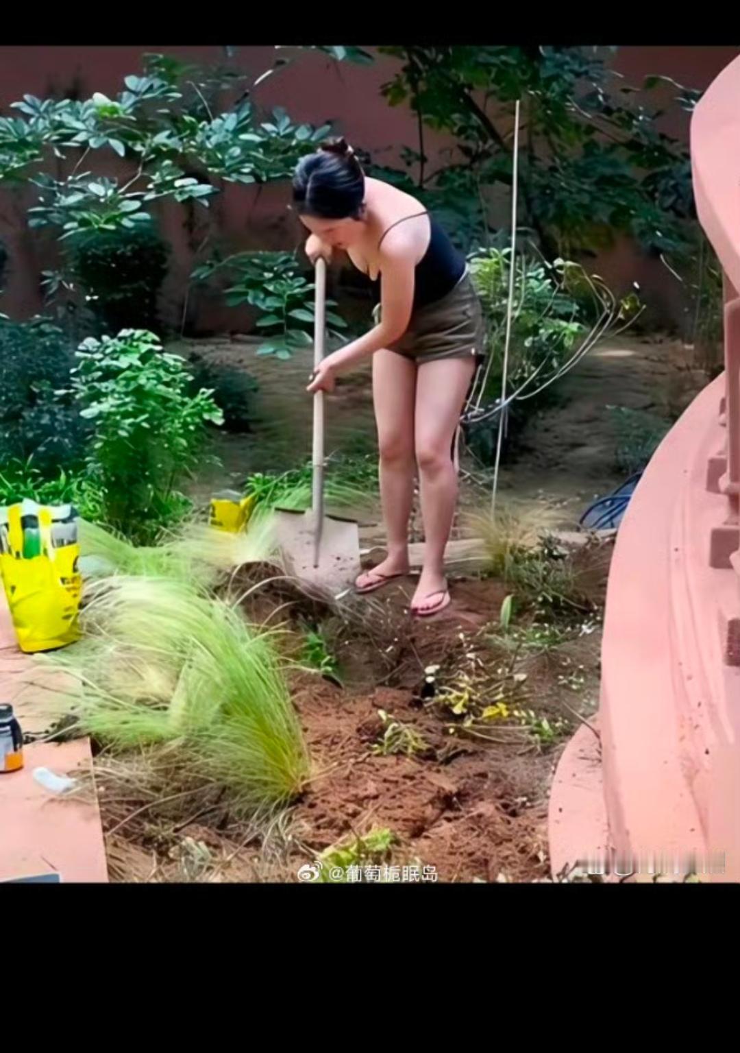 退圈后日子确实过得挺潇洒的！看着这些照片就知道现如今她过得多幸福了，幸福都出来