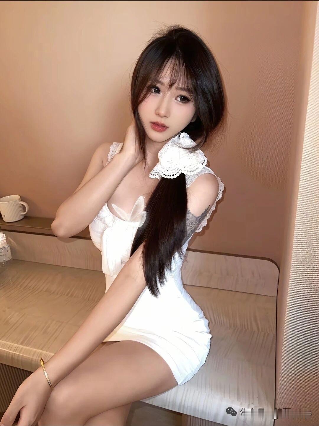 甜美少女风，白色蕾丝连衣裙，优雅气质满满！💕女生有哪些好看的时尚搭配值得推荐