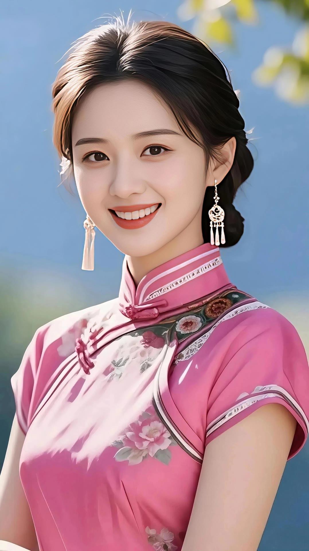 甜美笑容，粉色旗袍，优雅气质，春日气息扑面而来！🌸💃