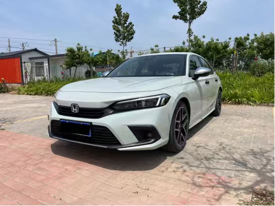 思域混动开着真舒服座驾是23款混动劲速版，买了一年多了，当时趁着大优惠入手的。