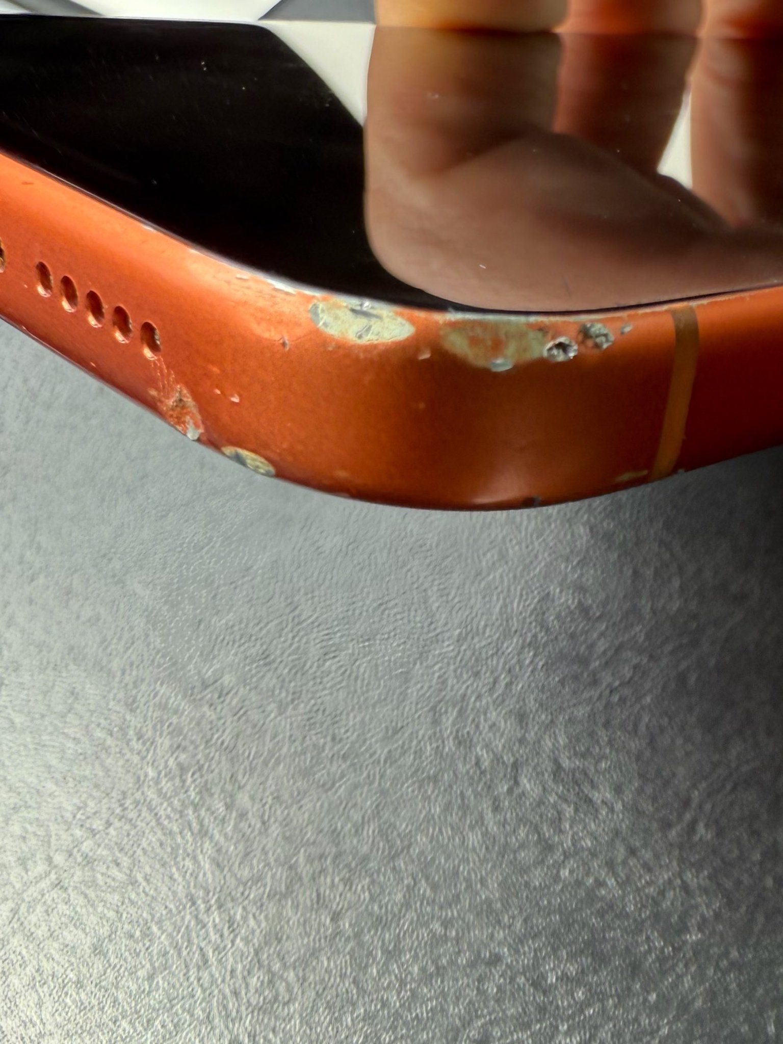 已经不是一个人抱怨这代iPhone17Pro系列放弃钛金属而选择铝合金了！这
