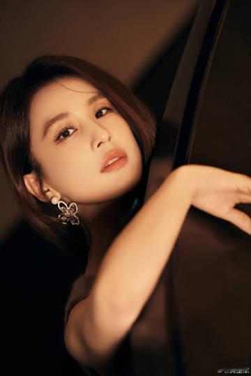 黄圣依还真是拿杨子没办法，明明已经离婚了，杨子却还像以前。12月15日，有人