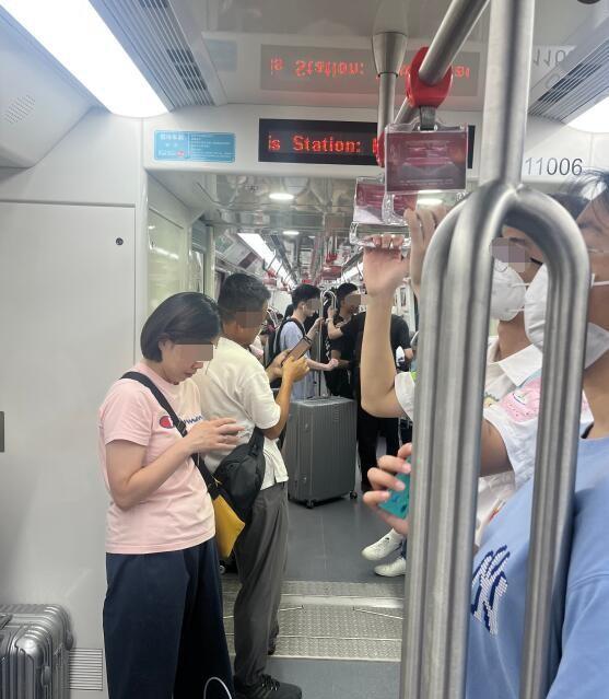 南通地铁是省内唯一用“江苏银行”为主赞助商报站的，不得不佩服江苏银行的眼光，押中