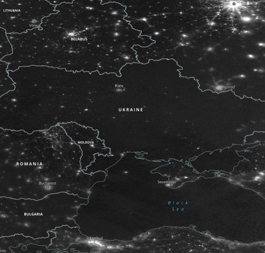 当地时间11月15日，美国方面公开了，乌克兰境内黑夜的卫星图：由于电力供应不足，