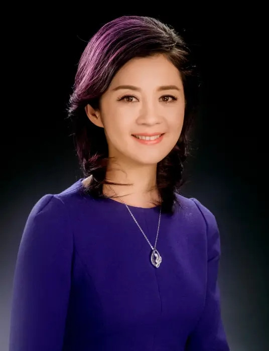 2004年，亿万富翁丁健对妻子说道：“我们离婚吧，我爱上别人了，给你一个亿。”他