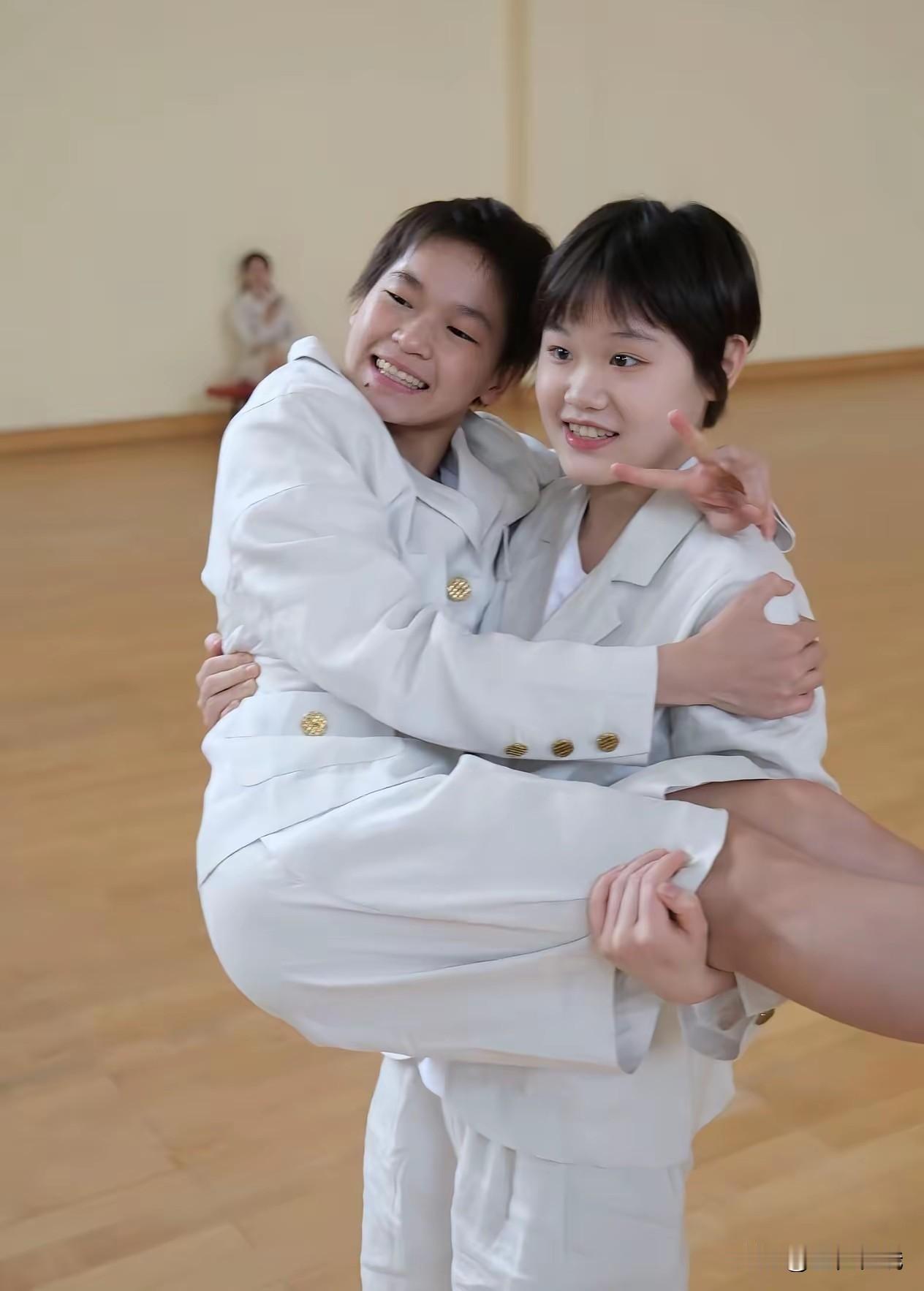 张家齐和婵宝的关系很好，经常互动没错，张家齐（师姐）和全红婵（婵宝）是跳水队