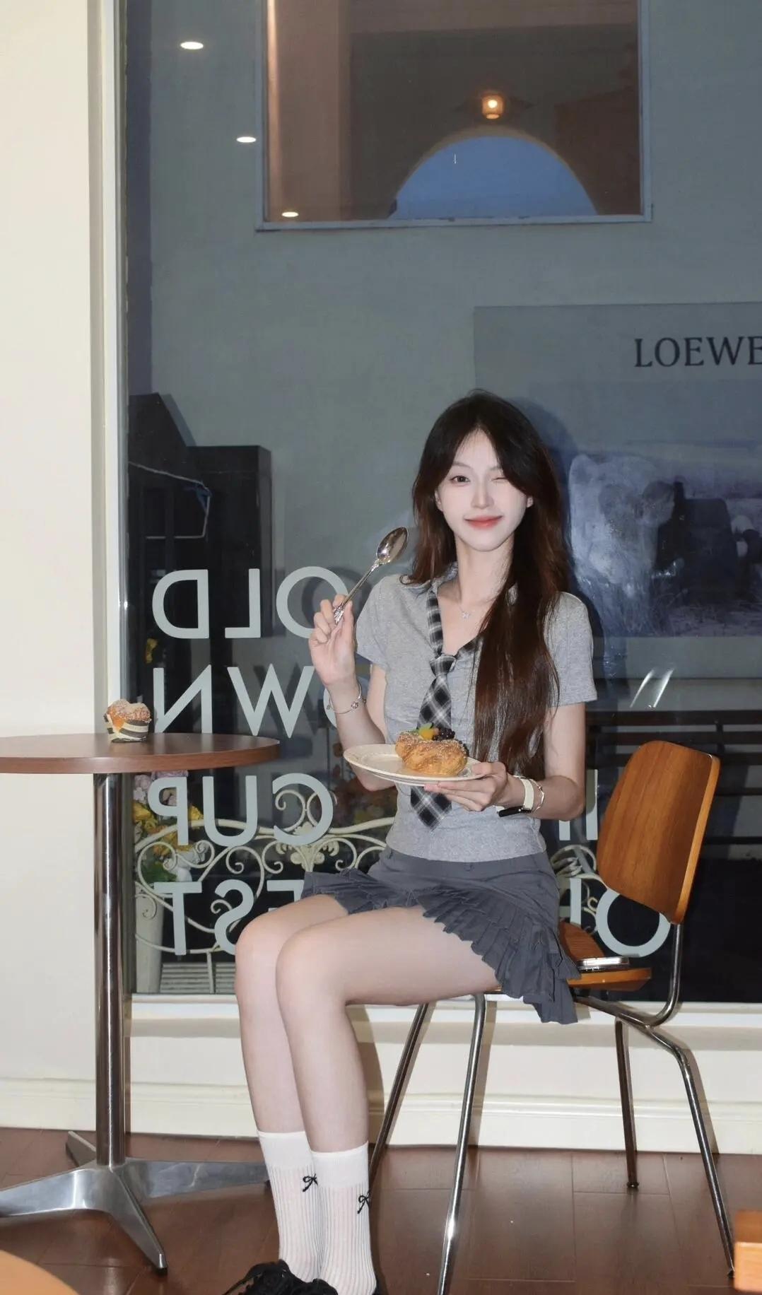 咖啡香里的松弛感，一口泡芙甜进心里☕️