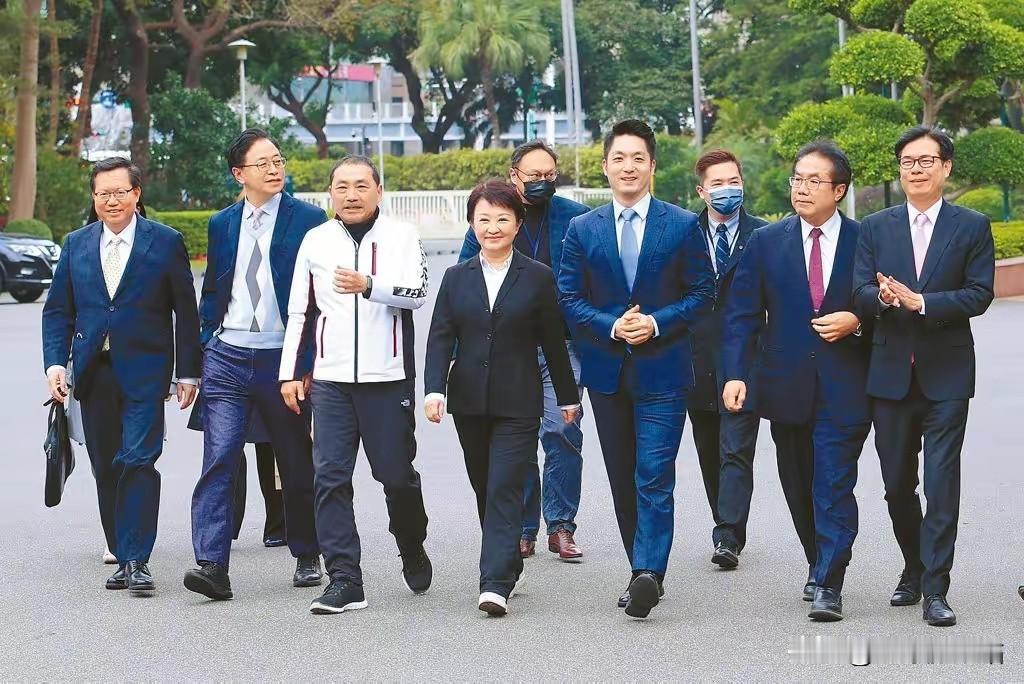照片中，你们除了蒋万安、侯友谊。其他人你们都认识几位，不许查资料，要实事求是，评