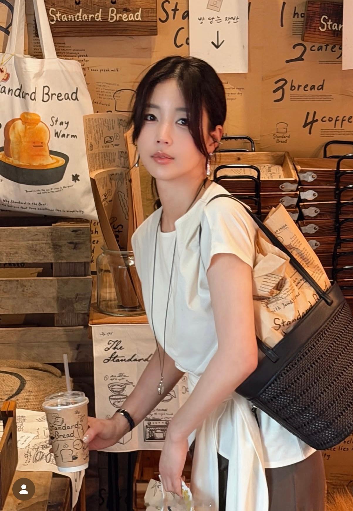 穿搭分享连续更新第2797天韩国时尚女生日常搭配小个子女生搭配韩系穿搭超能新星