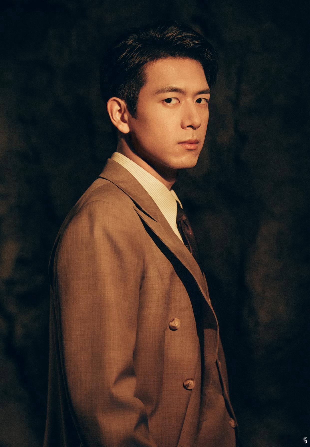 1.谢娜开演唱会被举报之后，惹众怒被赶跑，她现在开始搞话剧了。2.谭松韵拍完如故