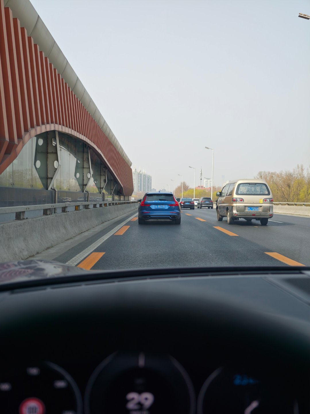 曾经V60算是国内销量最稳的旅行车，换代之后反而失去了存在感果然一代人自有一代人