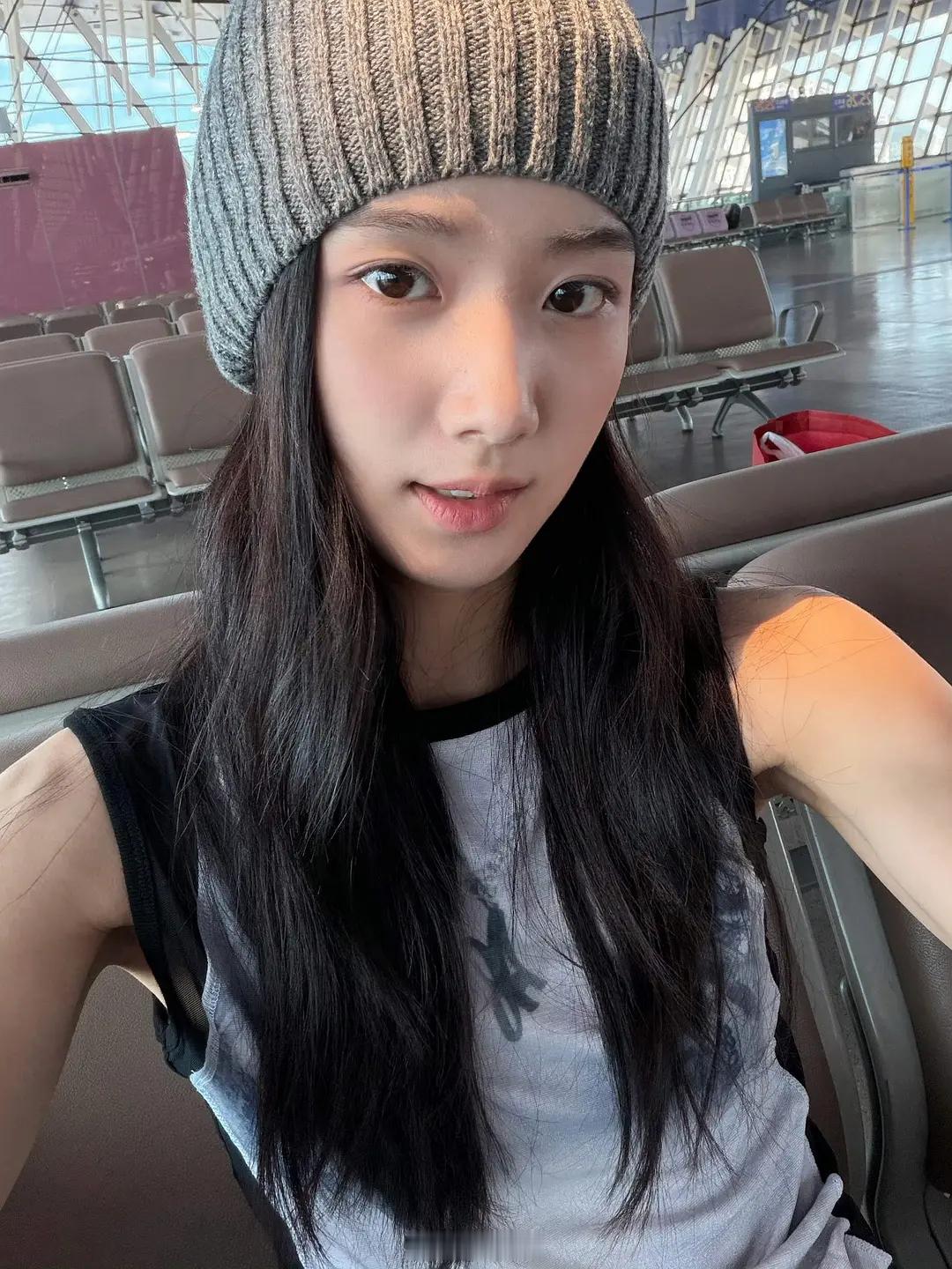 卢昱晓的萌感自然女灵气随着肥肉的消失一起没了……