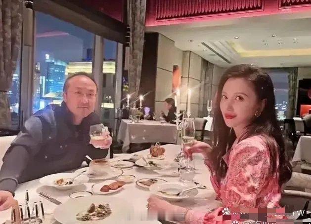 张萌和她的富豪老公，果然童话里都是骗人的，现实里的总裁真的不太好看。。。​​​