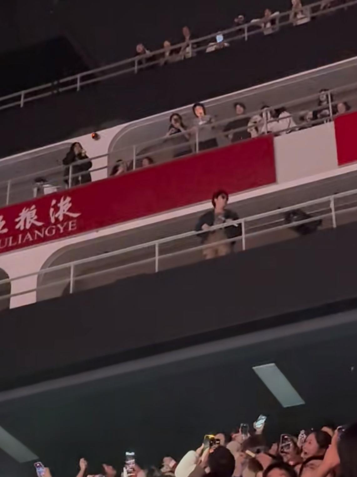 听到了吗？王栎鑫在生哥演唱会上大喊“冠军”“上班啦”！果然还是糊糊最爱他生哥。