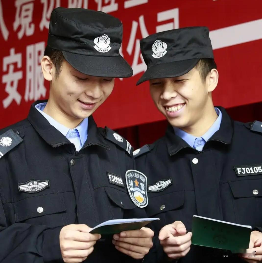 ‌请问：事业编制的辅警属于正式工吗？答案‌：属于，辅警是公安机关聘用的辅助警