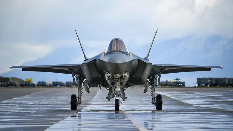 是时候让美国难受了！美国铁杆盟友集体拒绝F-35战斗机西班牙、瑞士和印度已