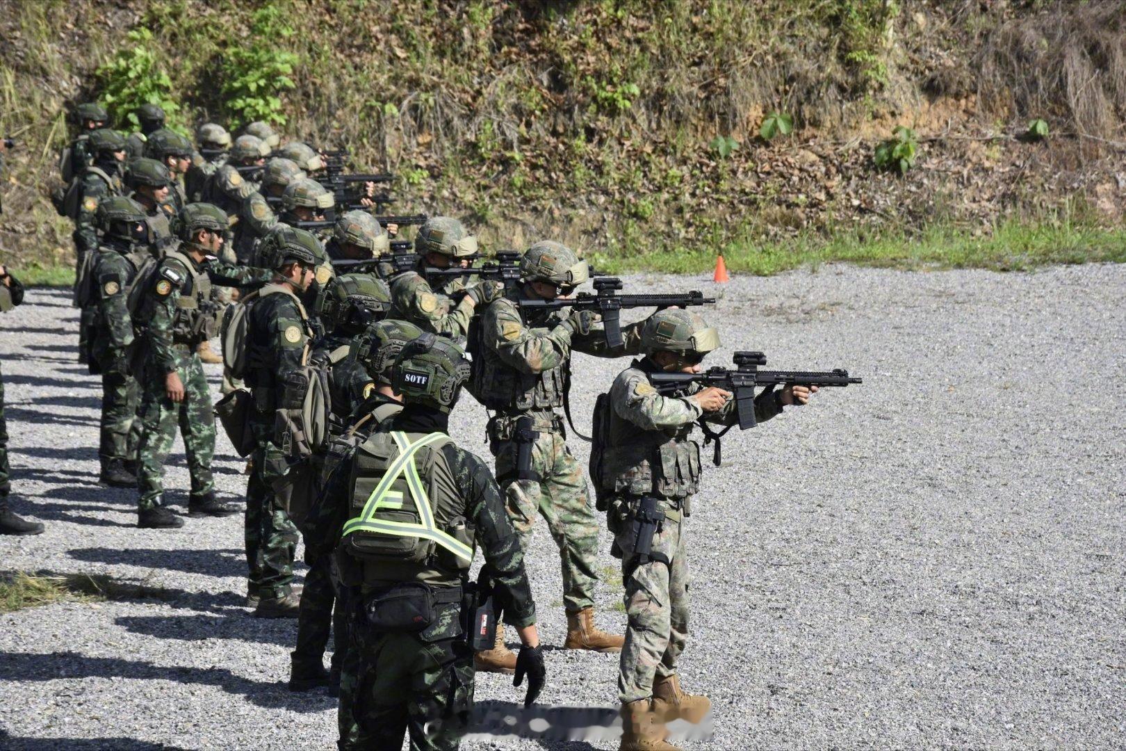 “突击2026”中泰互换武器射击