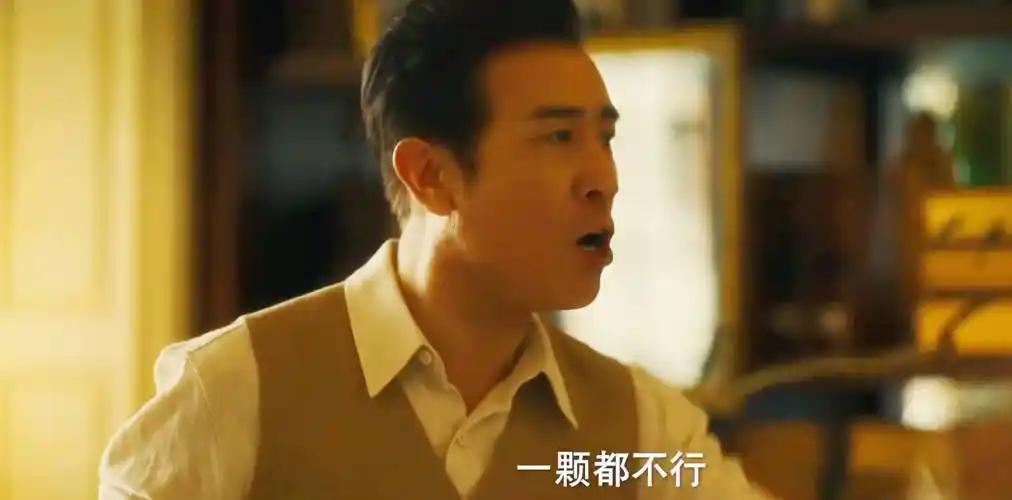 这是于和伟的戏中戏。还以为他是装的呢，又是晕针，又是带着哭腔喊疼，看着像在演