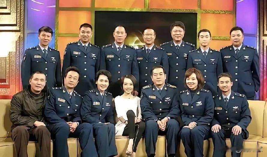 照片里，最显眼的是C位吧[滑稽笑]