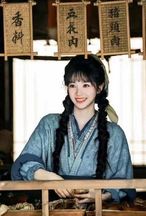 全网都在嘲田曦薇齐刘海焊脸？我今天把话放这：你们全看错她了！家人们谁懂啊