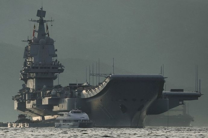 山东舰正式入列6周年一转眼山东舰都入列6年了，随着歼-15DH电子战机和歼-35