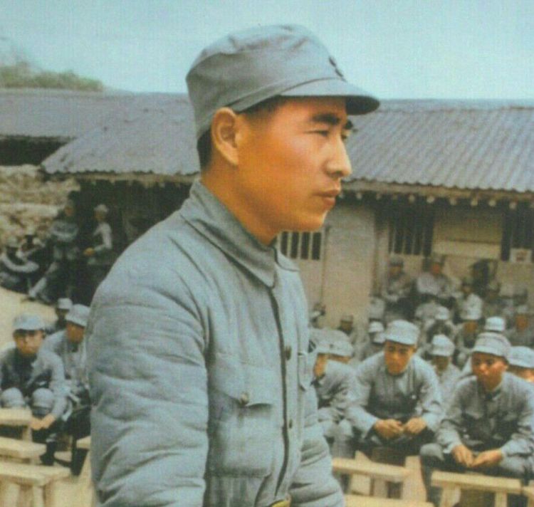 抗日战争时期，八路军115师师长林彪的高清照片，那时候的林总真帅，不怒而威。怪不