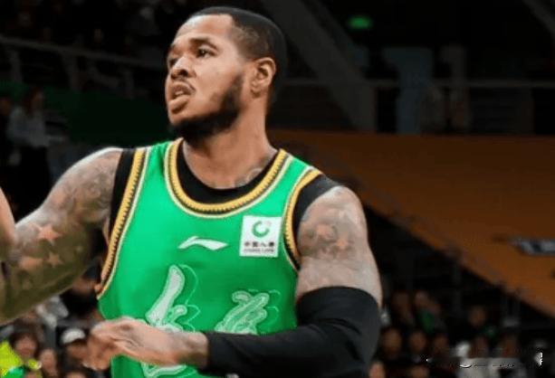 签约亨特这样的外援，辽宁也真的是被坑惨了。想当初签下他的时候，无数辽宁球迷都高呼