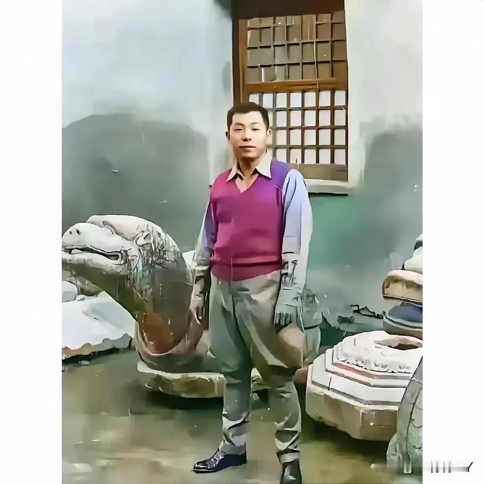 这才是1935年他年轻时在西安的真实样貌，不是演员所扮演的角色！那时候的他穿搭时