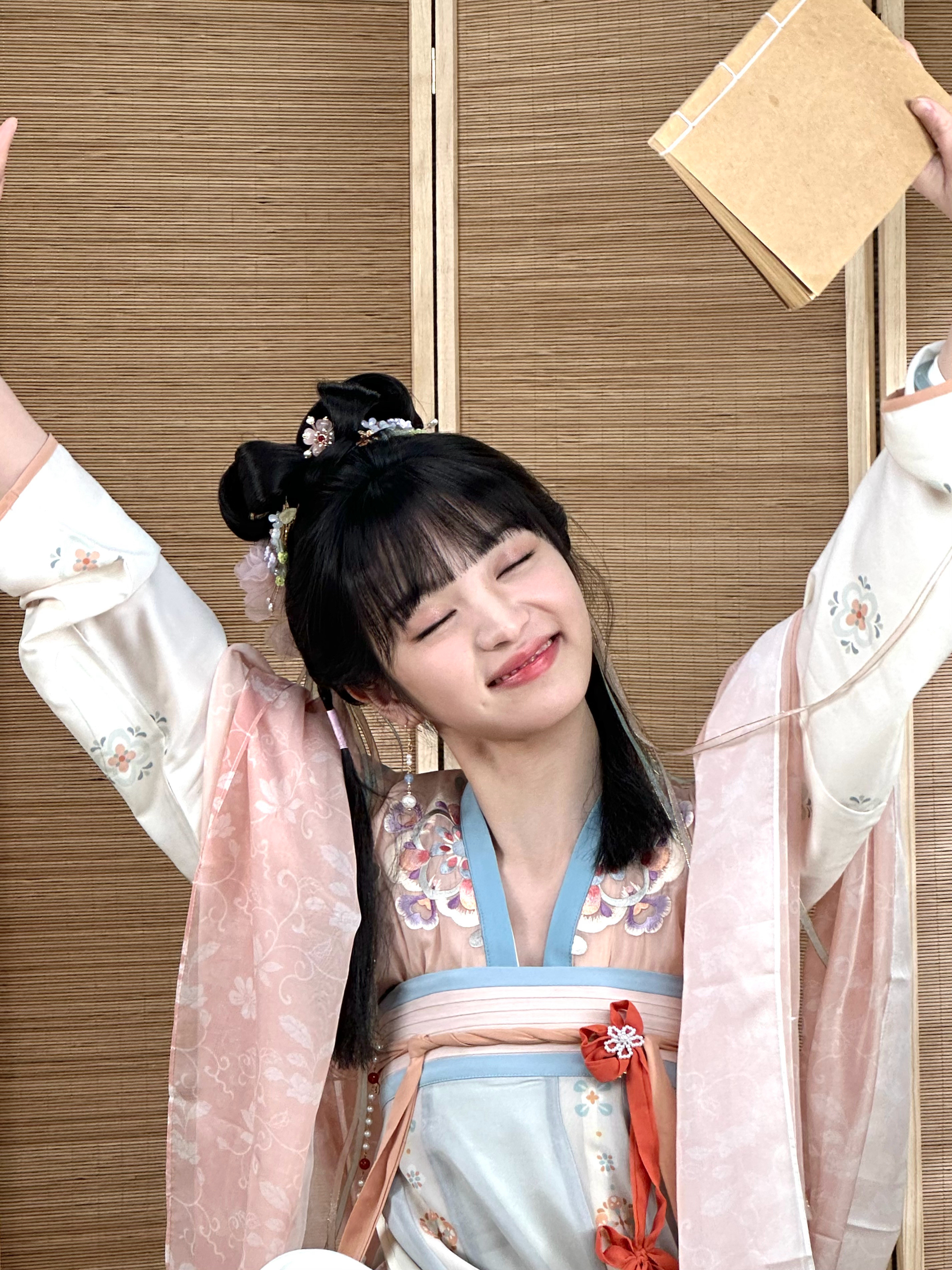 田曦薇🍦🍬23年的这组小田～🥰