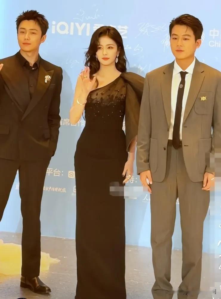 近日，欧豪、白鹿、李乃文、李婉妲参加新剧宣传活动现场，好养眼的新剧组合，不过欧