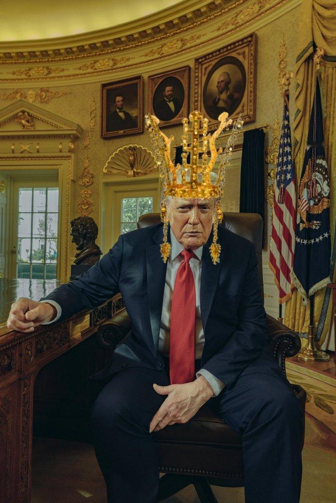 太有才了！李在明前脚赠与川普特制金冠，美国网友后脚就制作好了效果图，大有一代