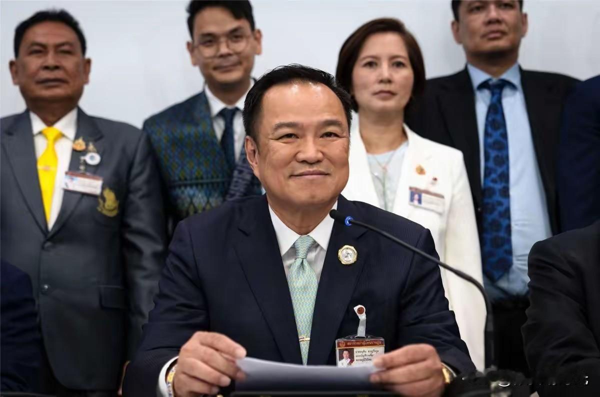 果然不出所料，泰国现任总理阿努廷还真的顺利躲过了这次最终裁决，泰国选举委员会仅对