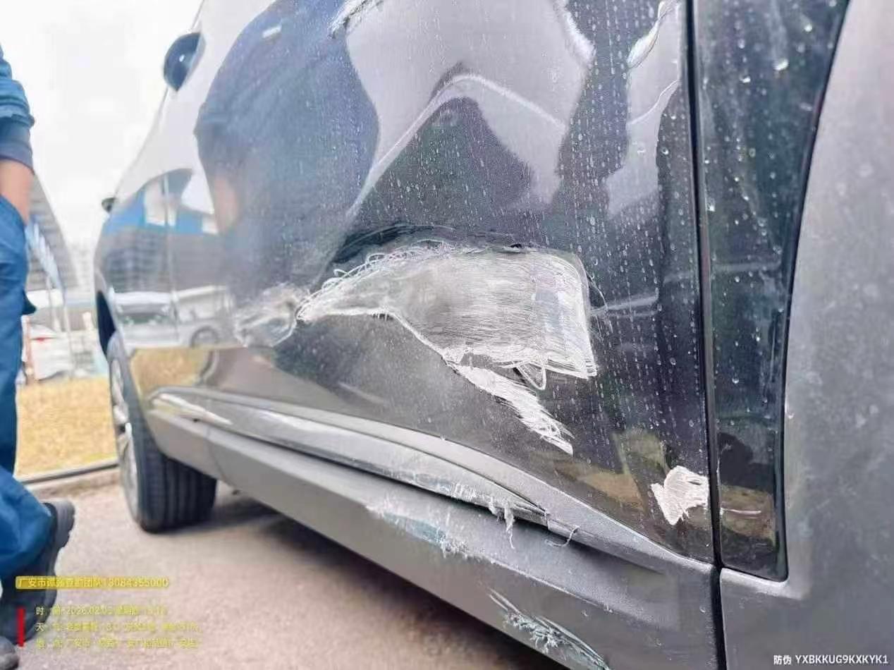 出一台26款别克昂科威plus28T四驱白金版指导价239900轻微运损，不修