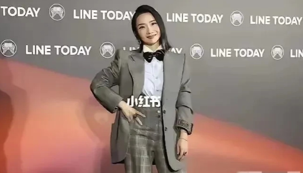 大快人心！！陶晶莹终于遭.到抵制了，在她的评论区刷到的消息，三.金.典礼拒