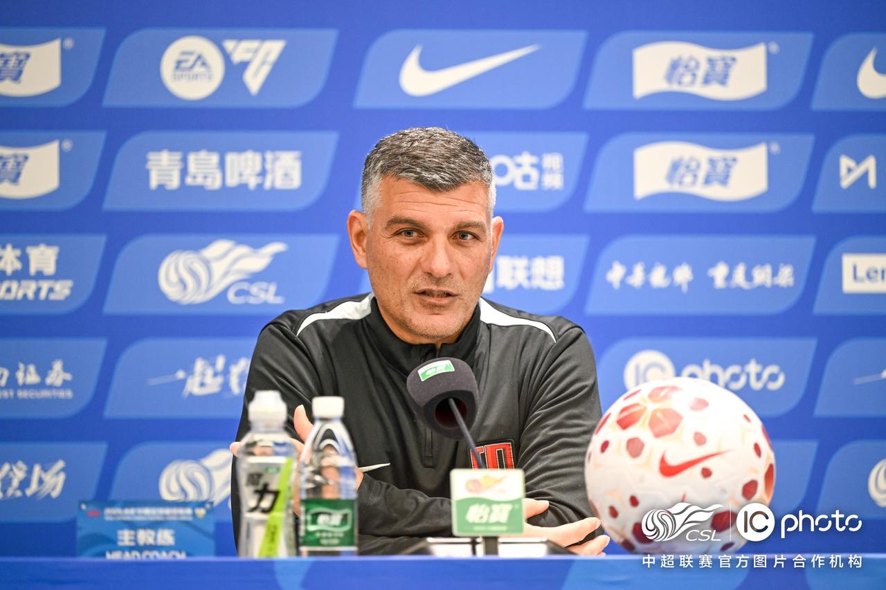 成都蓉城ForBetterCity中超联赛重庆铜梁龙vs成都蓉城