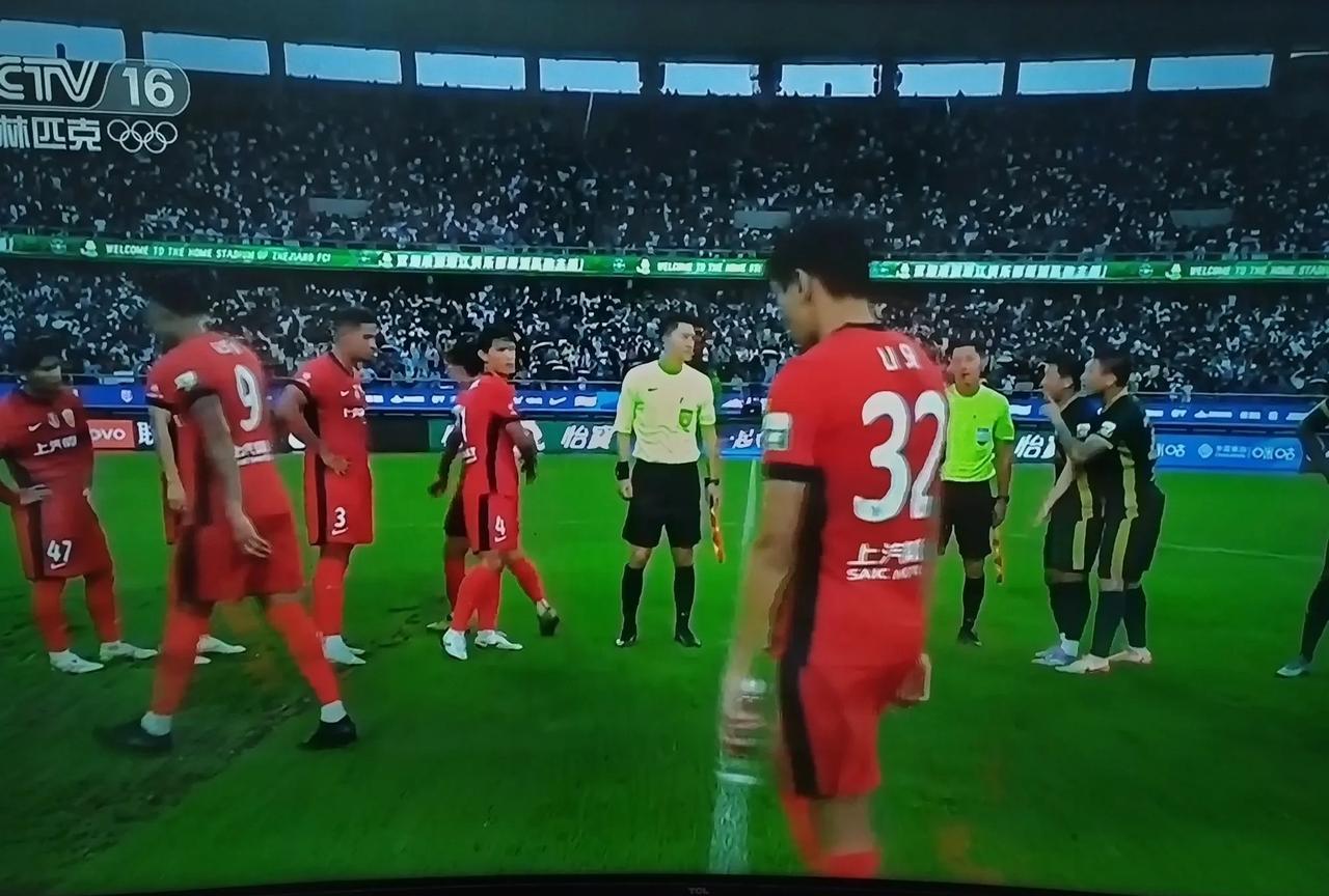 浙江队太牛啦！补时最后一分钟，弗兰克再次头锤破门，2比2，你吹了弗兰克一个好球，