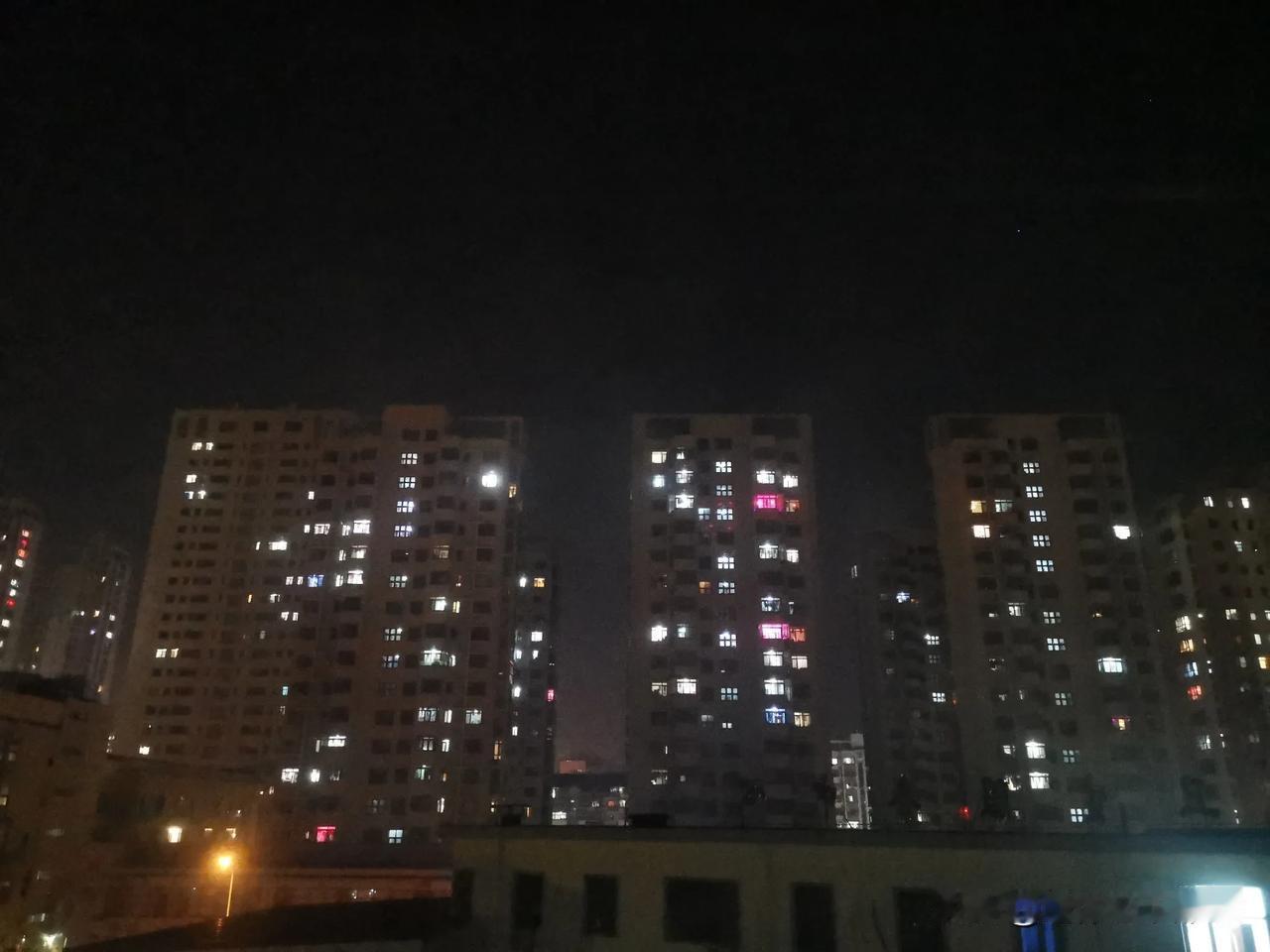 感觉在天津主城区，除夕夜燃放烟花爆竹的太多了，