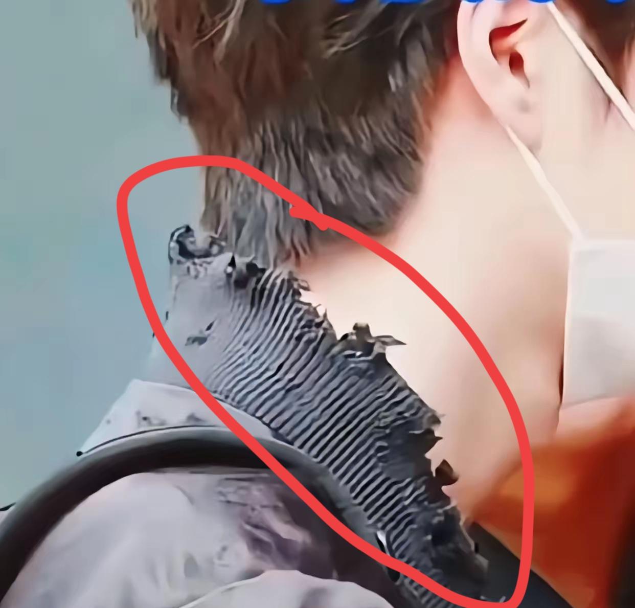 见过把外套穿到衣领磨破还不换的明星吗？小于这波操作，真的戳中人心了！网友