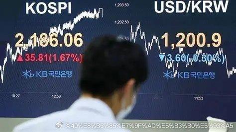 韩国24岁的李承浩，手里只有约10万人民币的积蓄，他在炒股APP上开通5倍杠杆，