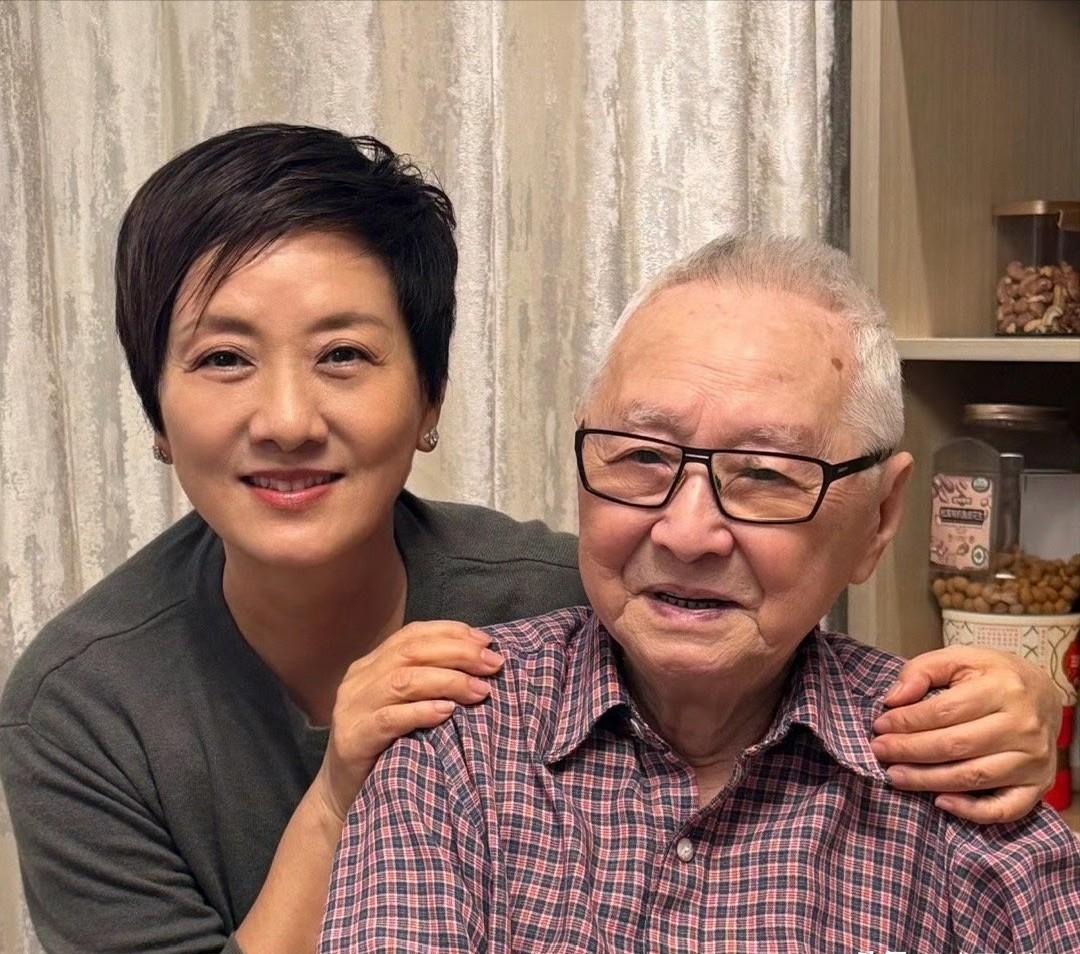 1月27日，邓婕突然在社交平台发文，全文仅6个字和3个“[祈祷][祈祷][祈祷]